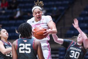 Crushing fourth quarter dooms WVU as Oklahoma pulls off upset 72-71